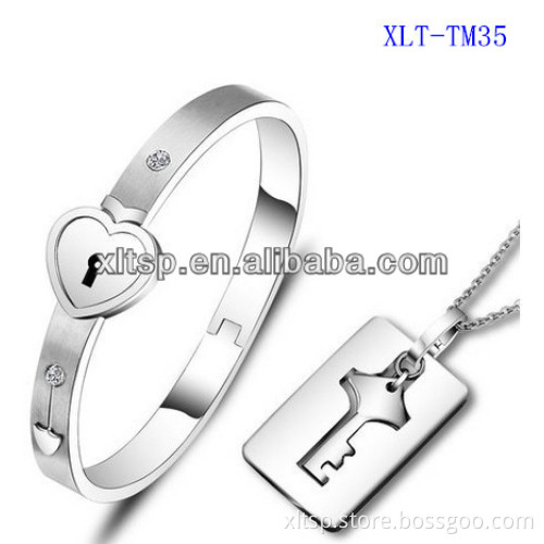 XLT-TM35 Stainless Steel Love Cuff Fashion Bangles And Key Pendant, Stainless Steel Heart Bangles
